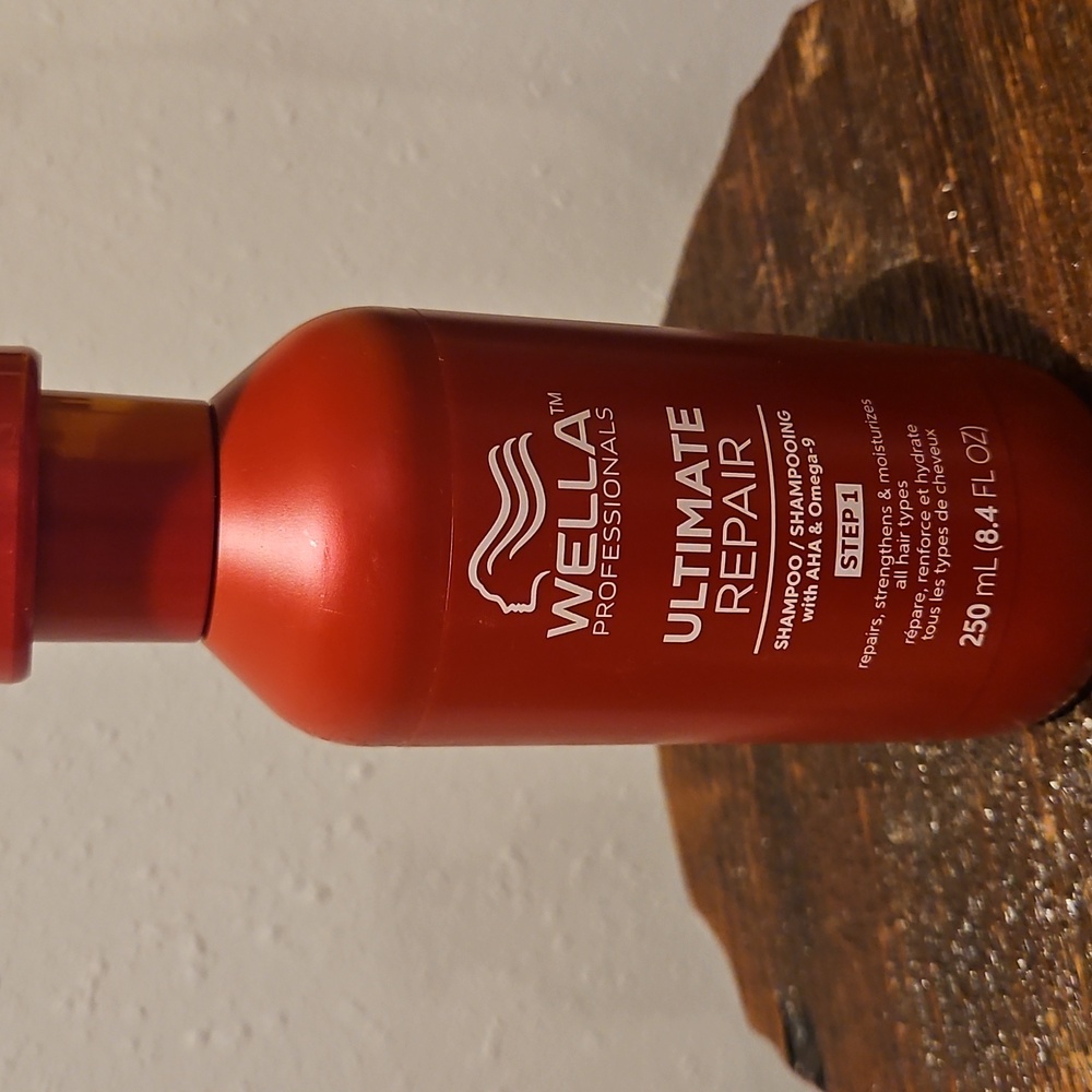 Wella Professionals Ultimate Repair Shampoo 8.4 Oz. - Picture 4 of 4